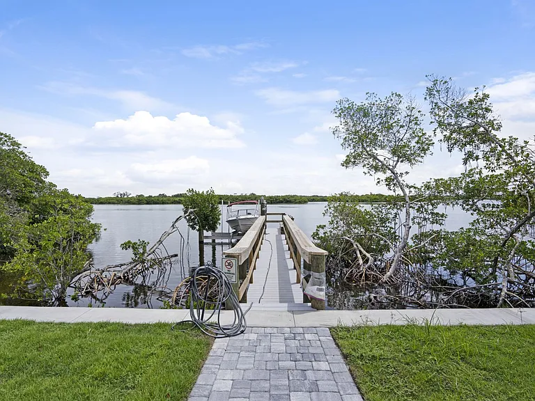 711 Tropical Dr — Photo 47
