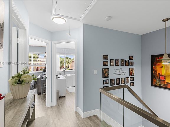 5th image of 816 NW 208th Way