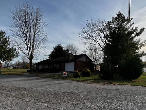 3rd image of 16 Eastland Estates Dr