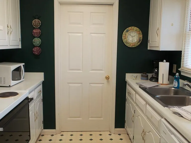 285 Fairlane Dr — Photo 7