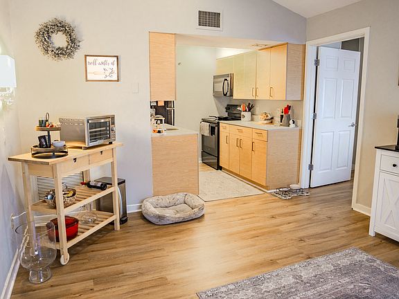 3rd image of 1855 Craigshire Dr #921
