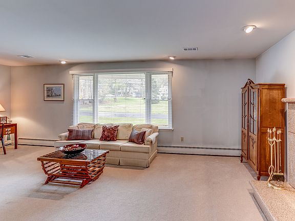 2nd image of 15900 Sycamore Ln
