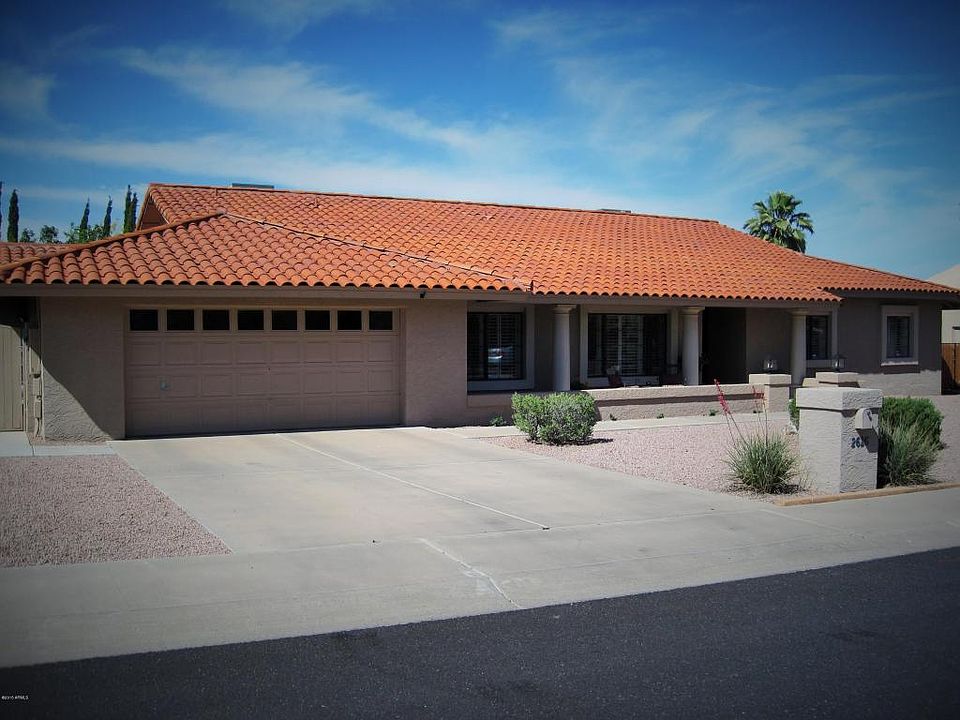 1st image of 2626 E Vogel Ave