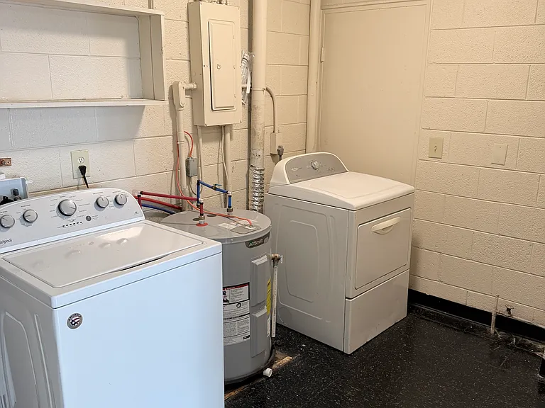 922 W Chatham St #B — Photo 5