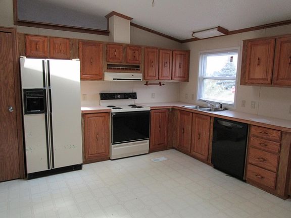 3rd image of 42 Fox Hound Dr