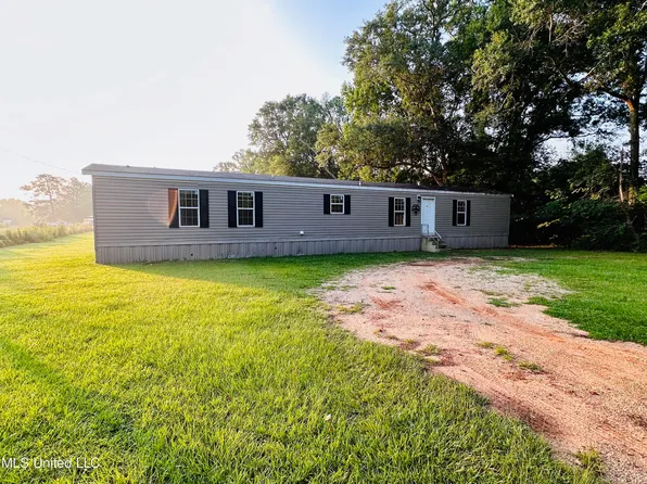 3 Buddy Rd, Picayune, MS 39466
