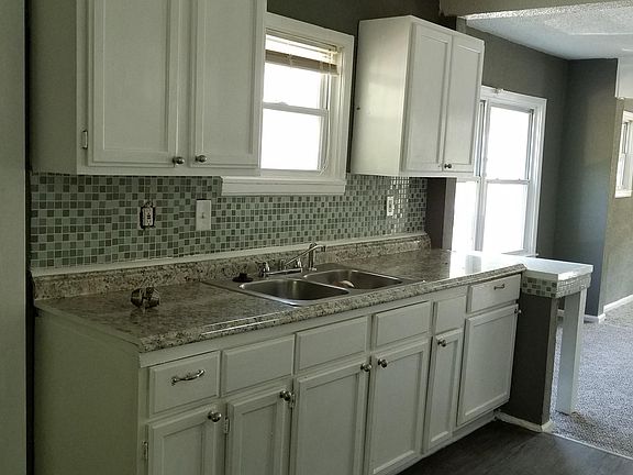 4th image of 6924 Spruce Ave