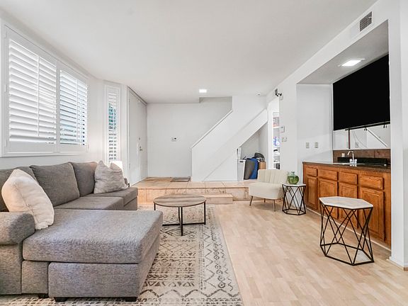 4th image of 1325 26th St APT E