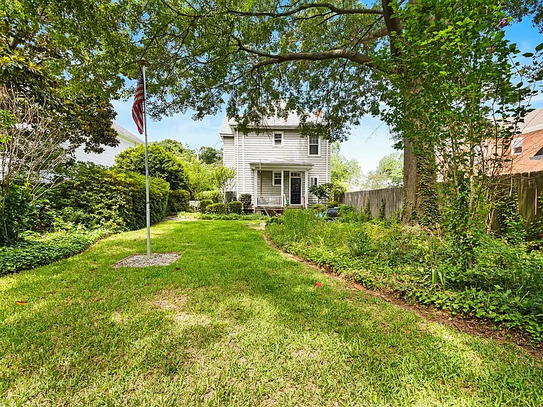 3114 Luxembourg Ave — Photo 34