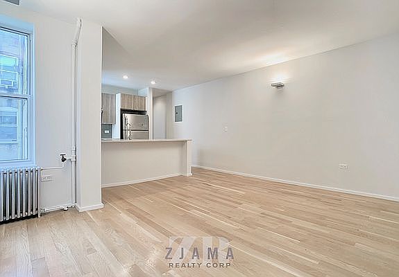 4th image of 134 17th St #3