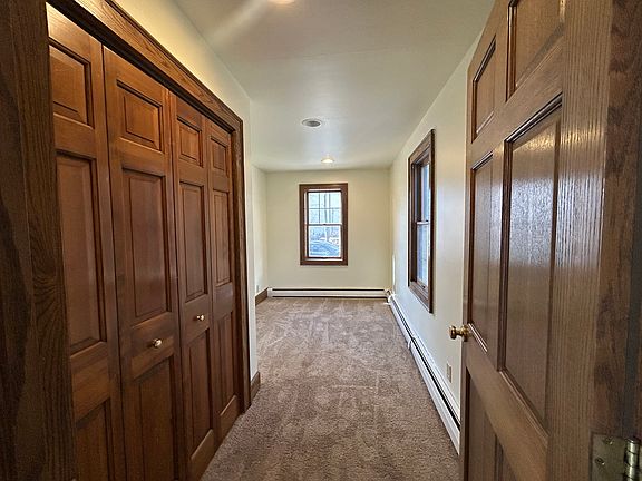 4th image of 636 W Capitol Dr