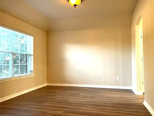 8405 Shasta Dr — Photo 2