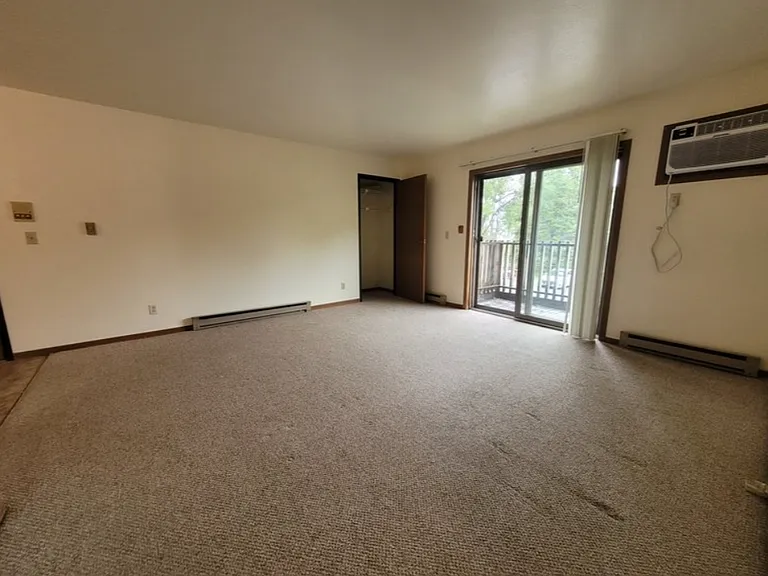 2129 Michelle Ct — Photo 4
