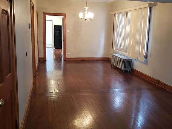 2nd image of 5518 W Melrose St #1