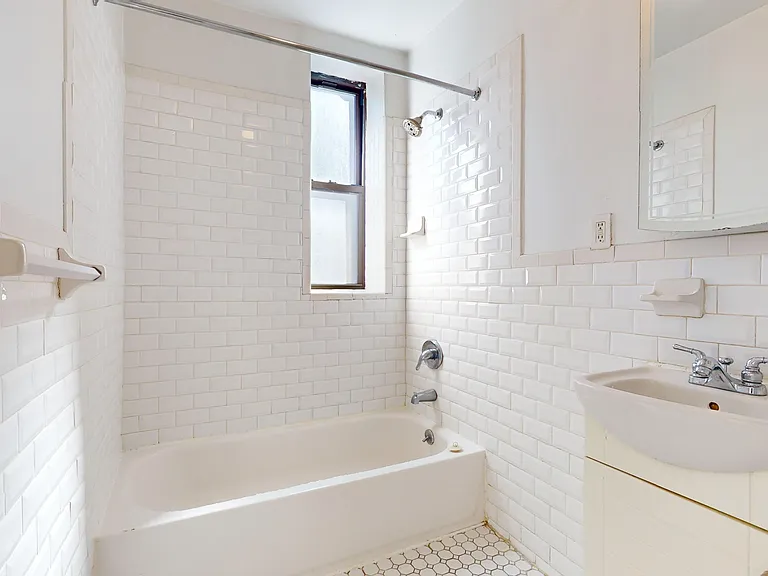 1443 York Ave #3B — Photo 12