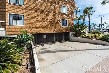 3rd image of 600 E Oceanfront APT 1D
