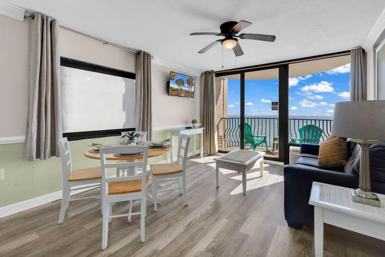 1 bed, 1.0 bath, 775 sqft, $2,340 — Photo 2