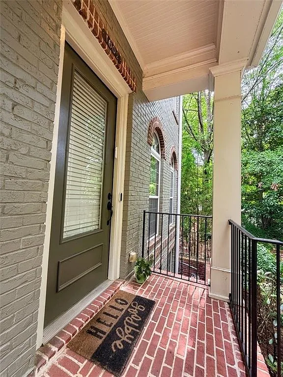 3 bed, 3.5 bath, 1975 sqft, $3,800 — Photo 3