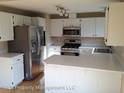 2nd image of 3169 NE Manchester Ave