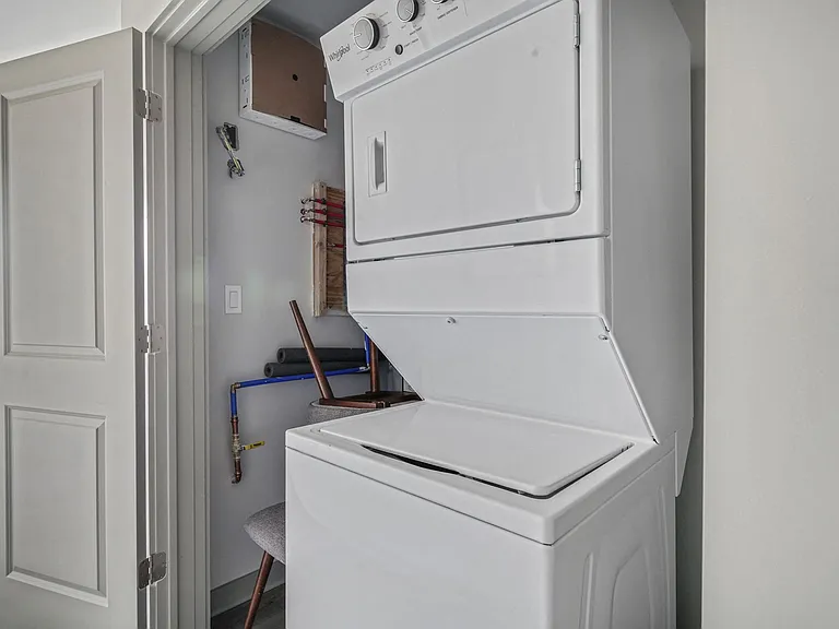1018 Washer Dryer