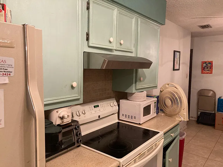 125 E Upas Ave — Photo 16