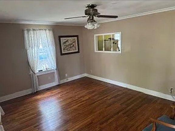 4th image of 209 Carroll St