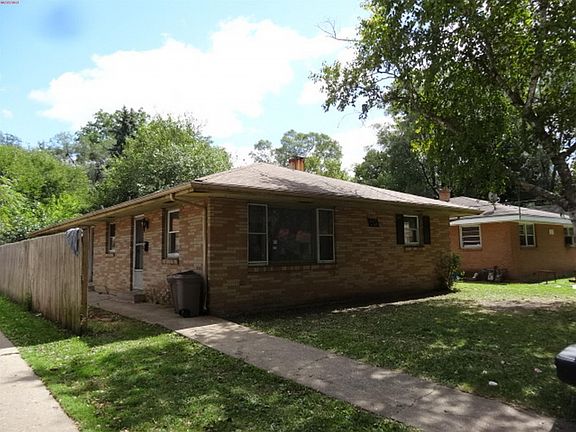 3rd image of 1105 Irving Ave