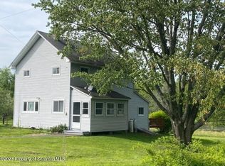 190 Lamberton Rd, Lake Ariel, PA 18436