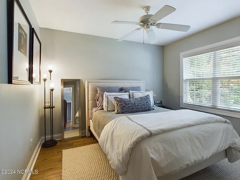 4 McQueen Pl — Photo 25