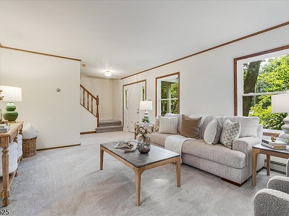 3rd image of 27 Seminole Ave