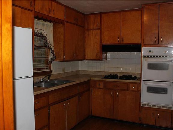 5th image of 4844 Wood Ave