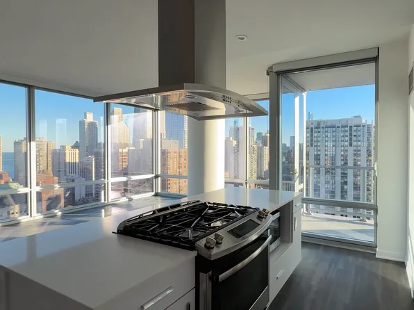 114 W Division St #1505, Chicago, IL 60610