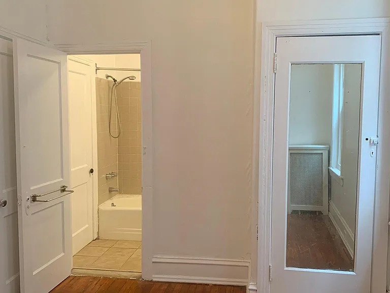 6039 Catharine St #B — Photo 7