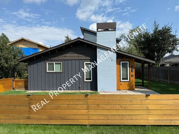 830 NW 12th St, Bend, OR 97703