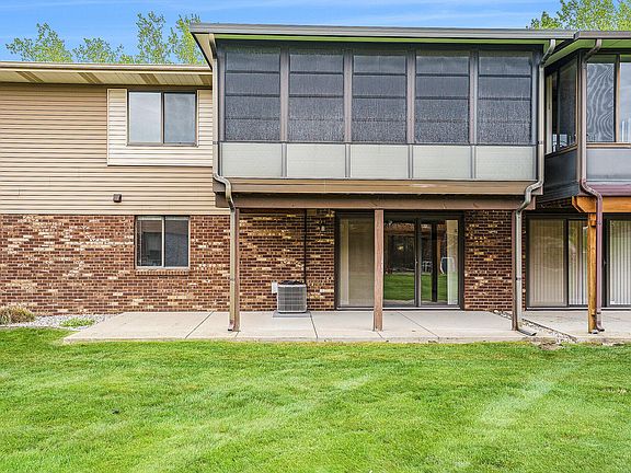 5th image of 6786 Waterview Dr SW