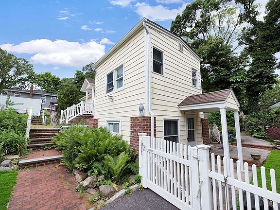 3rd image of 34 Dandelion Rd