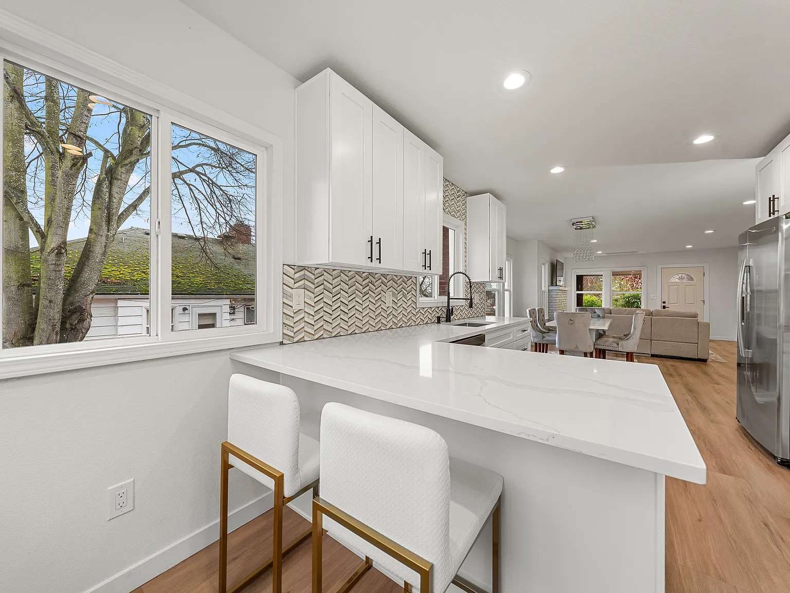 2 bed, 1200 sqft, $3,295 — Photo 3