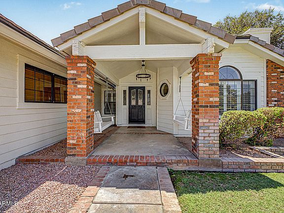 4th image of 517 E MERRILL Avenue
