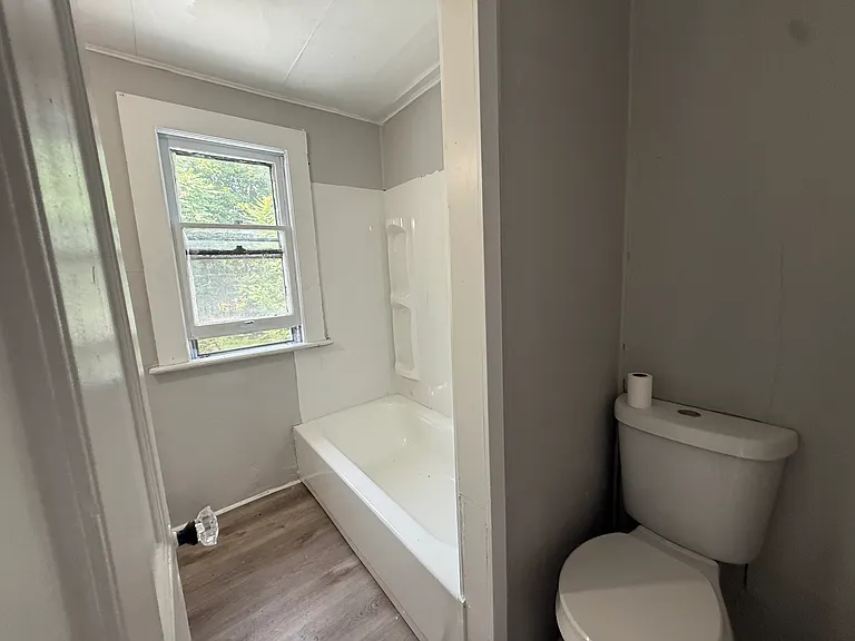 2025-2027 Wayne Ave — Photo 15