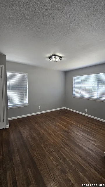 2 bed, 1.0 bath, 918 sqft, $1,195 — Photo 3