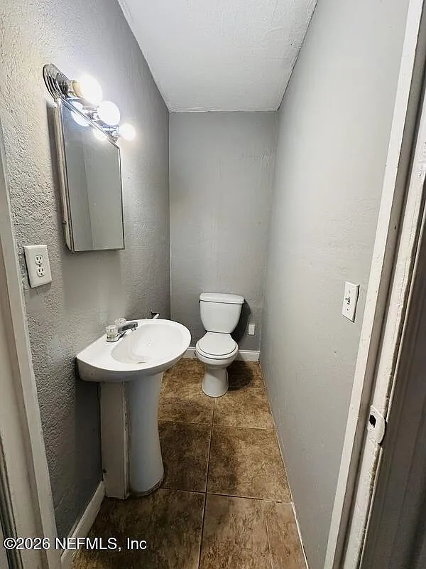 2 bed, 1.5 bath, 850 sqft, $895 — Photo 1