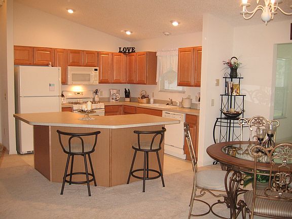 3rd image of 2202 Bernard Ln