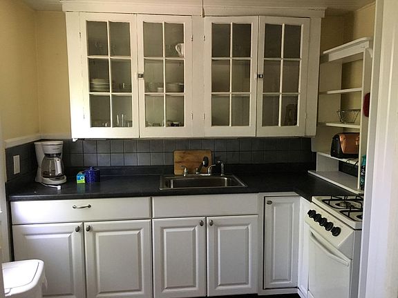 3rd image of 29 1/2 Madison St