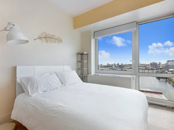 446 Kent Avenue image 9 of 12