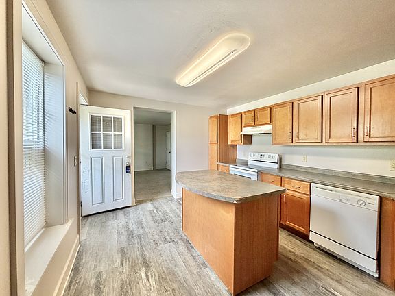 3rd image of 216 Carpenter St #2