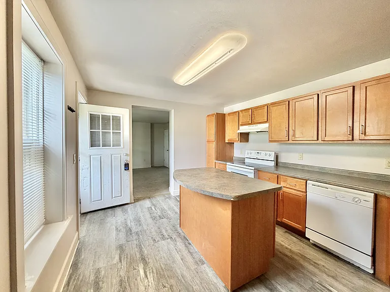 216 Carpenter St #2 — Photo 3