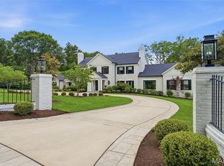 4 Warridge Dr, Saint Louis, MO 63124
