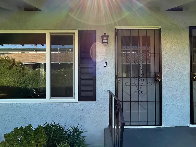 1206 W Victory Blvd #B — Photo 17