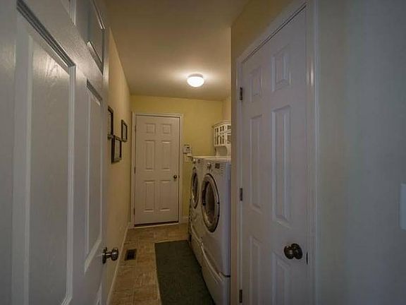 3rd image of 10081 Meadow Woods Ln