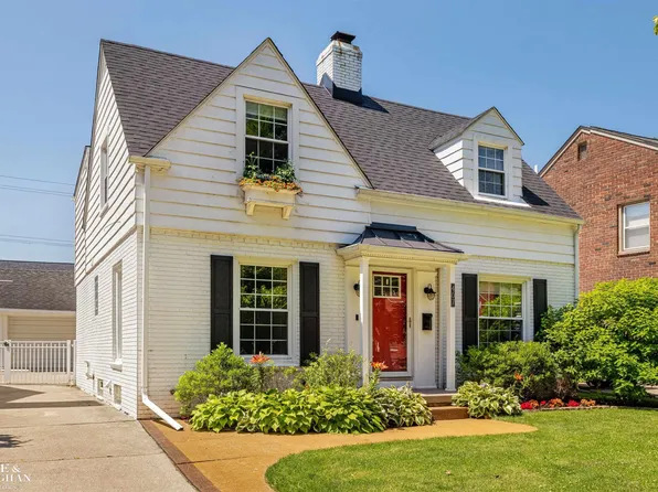407 Lothrop Rd, Grosse Pointe Farms, MI 48236